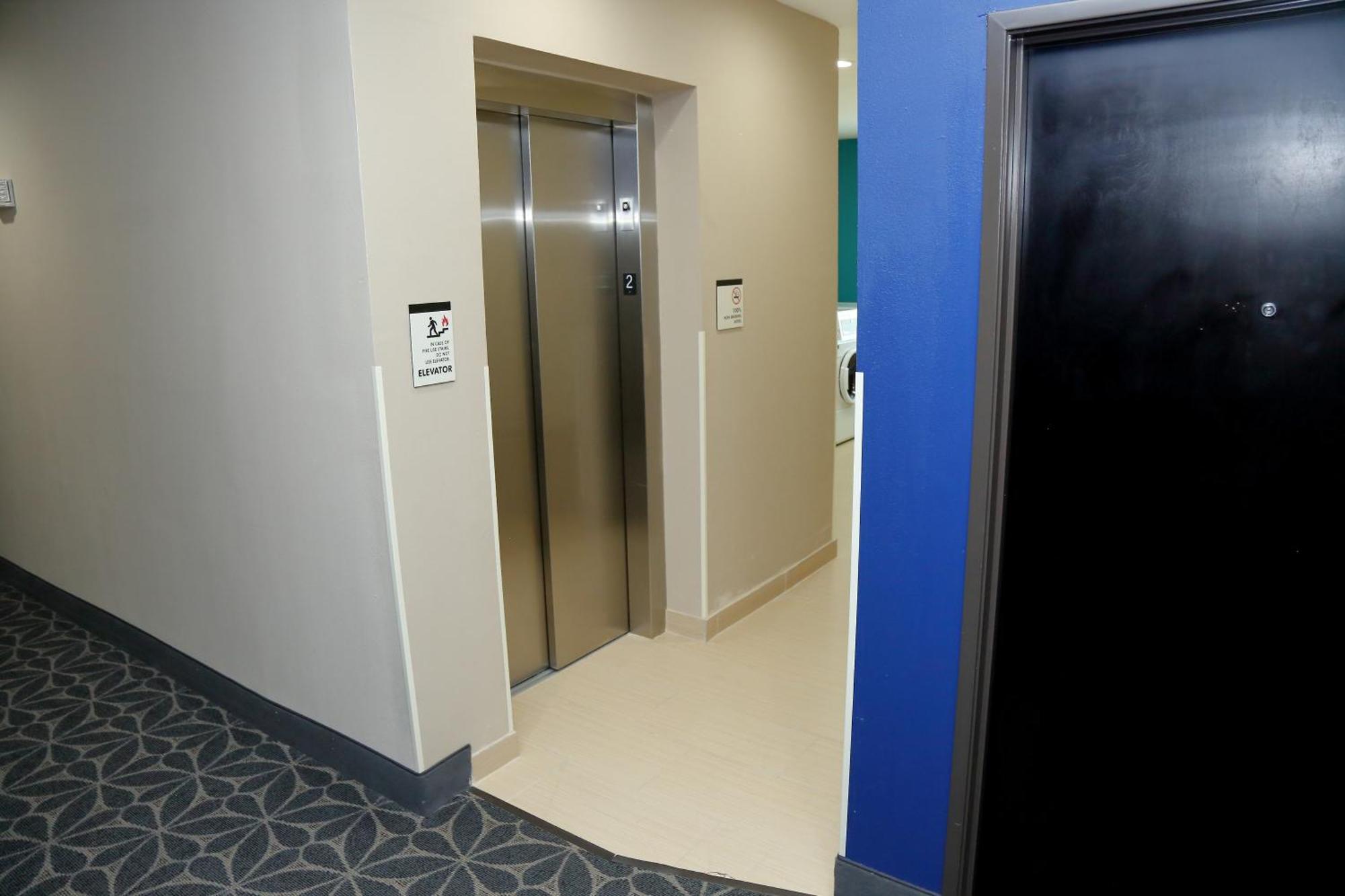 Americas Best Value Inn & Suites-Prairieville Bagian luar foto