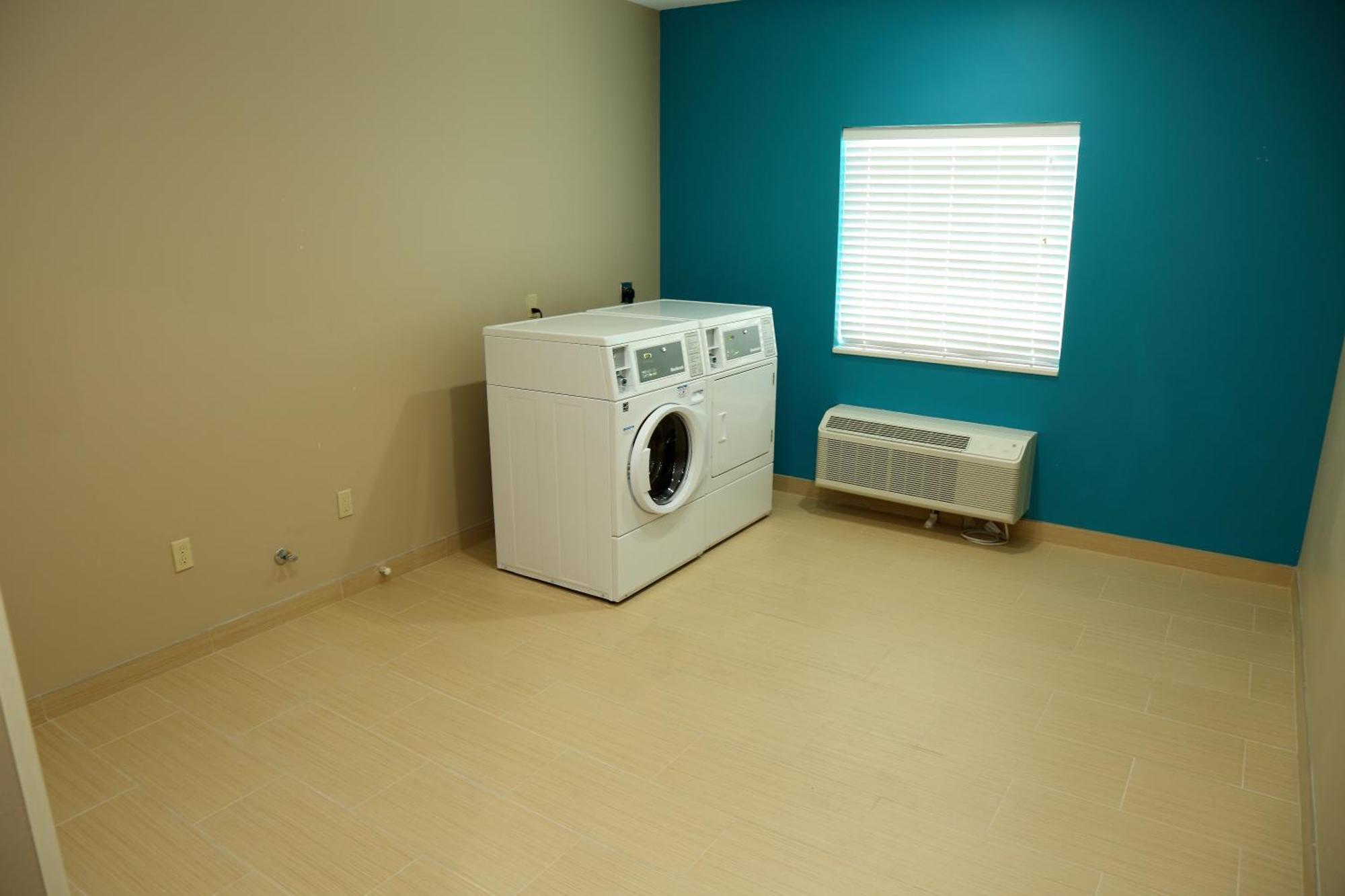 Americas Best Value Inn & Suites-Prairieville Bagian luar foto