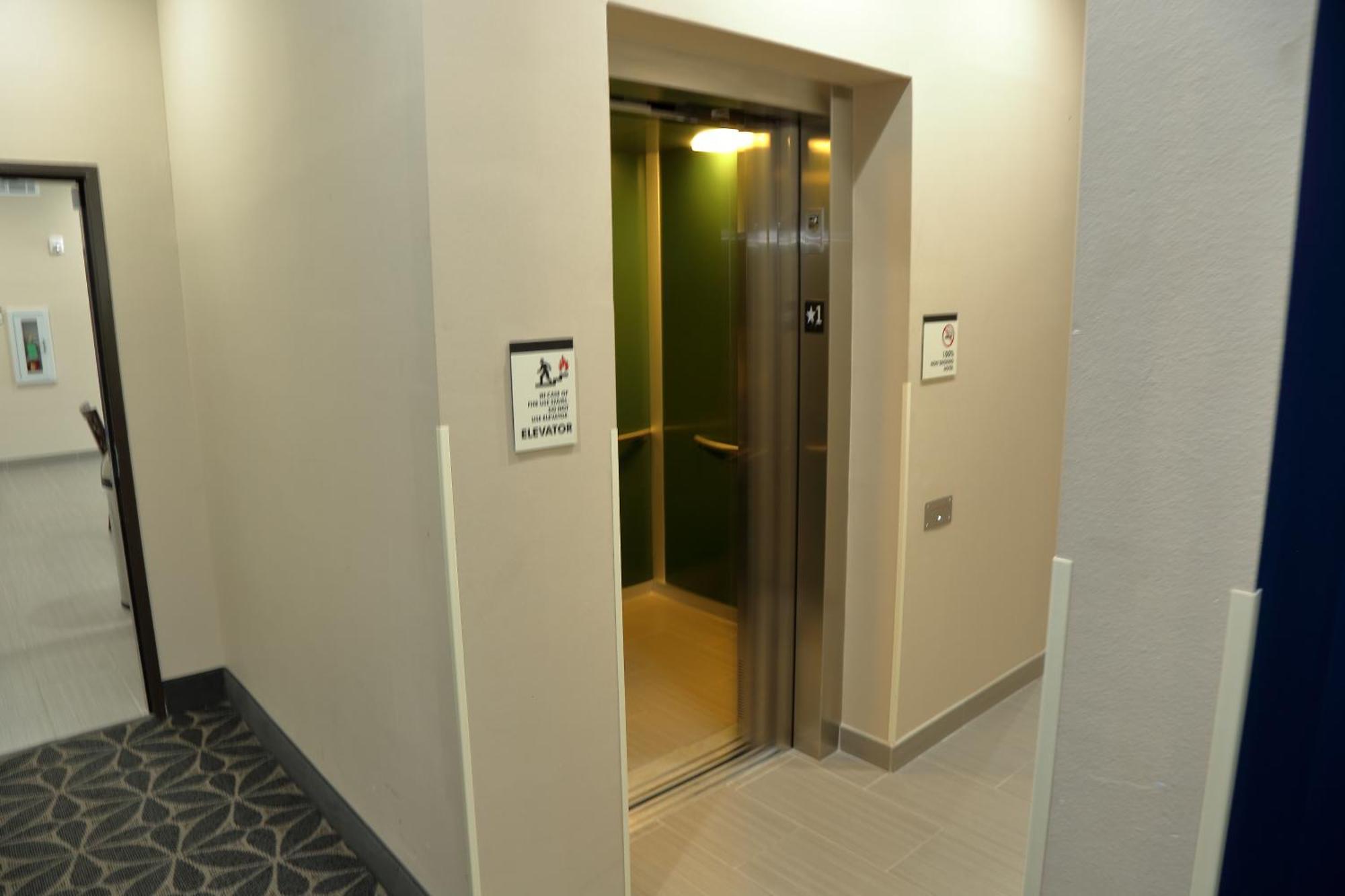 Americas Best Value Inn & Suites-Prairieville Bagian luar foto