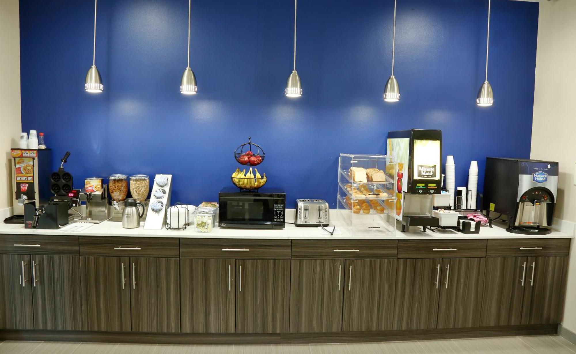 Americas Best Value Inn & Suites-Prairieville Bagian luar foto